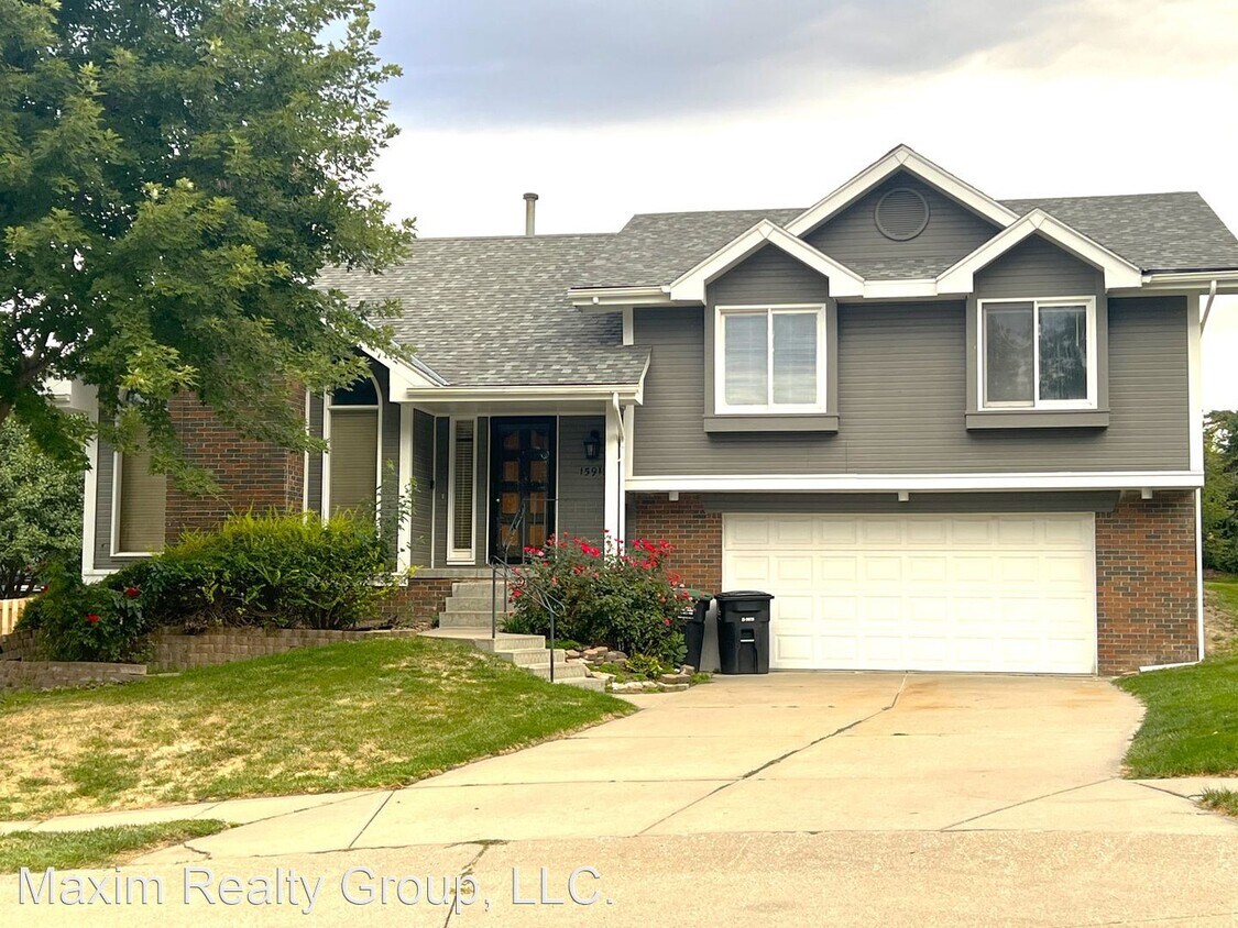 3 br, 2.5 bath House 15912 Leavenworth C...