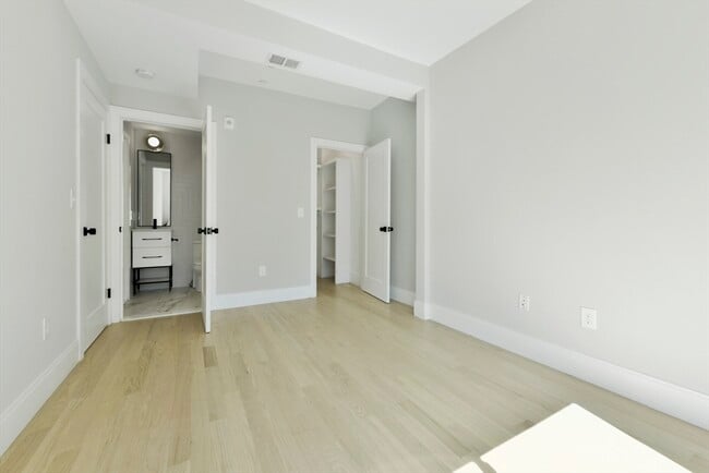 Foto del edificio - 179 Chelsea St