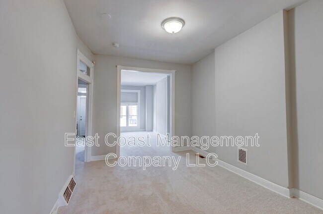 Building Photo - 623 N Pulaski St