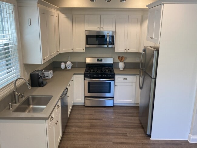 Deluxe SS Appliances and Quartz Counters - 1524 F St