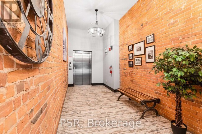 Photo du bâtiment - 2870 Dundas St W