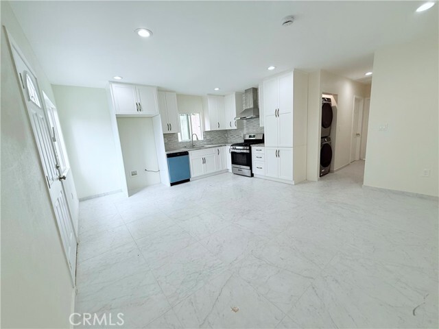 Foto del edificio - 17513 Glenburn Ave