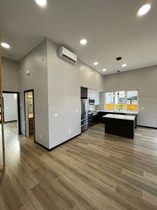 Foto principal - 4005 Robinson Street