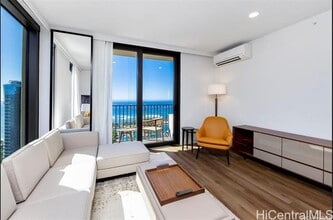 Building Photo - 987 Queen St