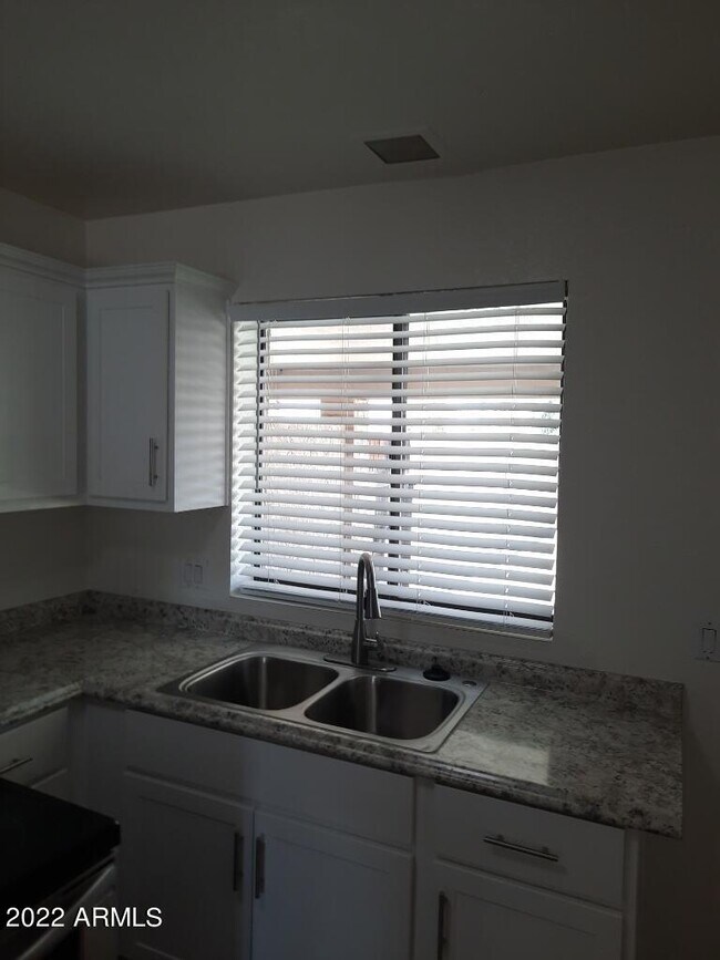 Foto del edificio - 4522 E Camino Cir
