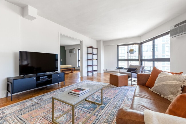 Foto del edificio - 300 E 51st St