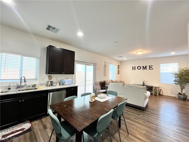 Foto del edificio - 5276 Sherwood Frst Ln