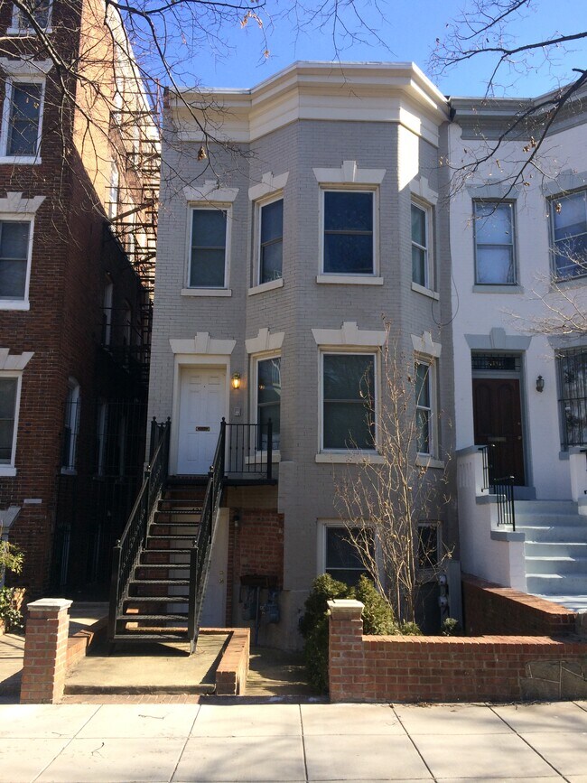 Building Photo - 621 5th St NE