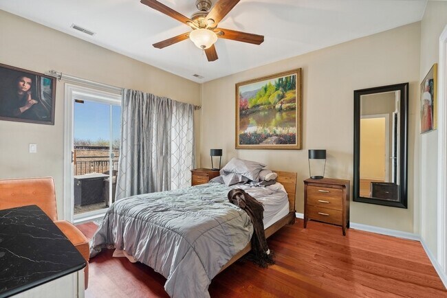 Foto del edificio - 2847 N Pulaski Rd