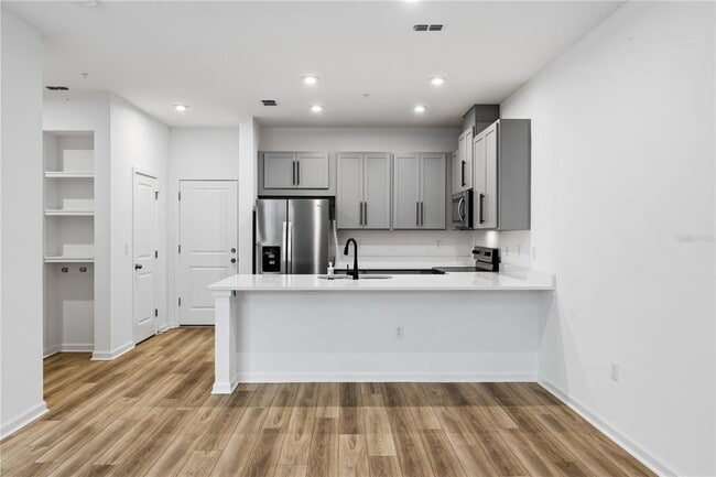 Foto del edificio - 9844 Walkway Dr