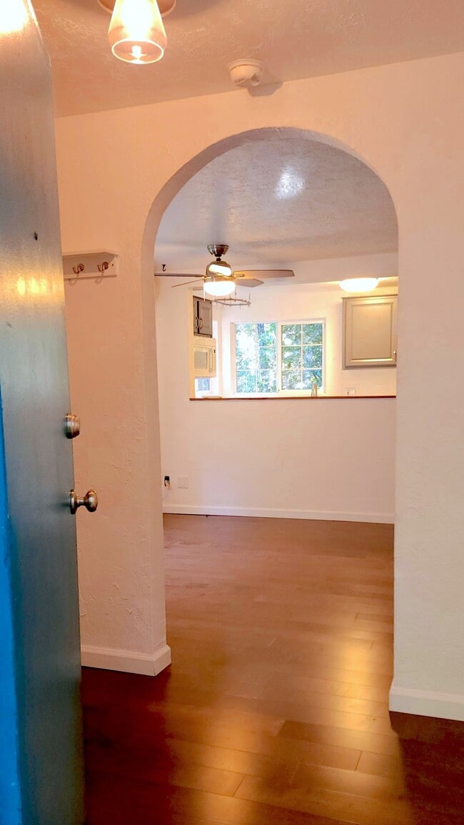 Building Photo - 42-KE642 N Bass Ct