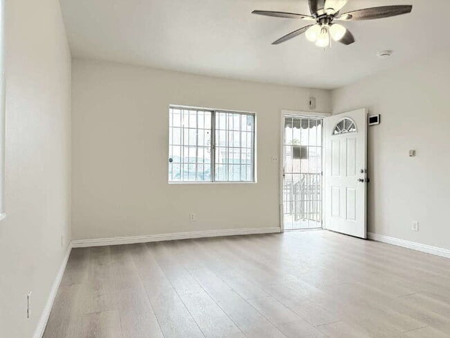 Foto del edificio - 1323 W 58th St