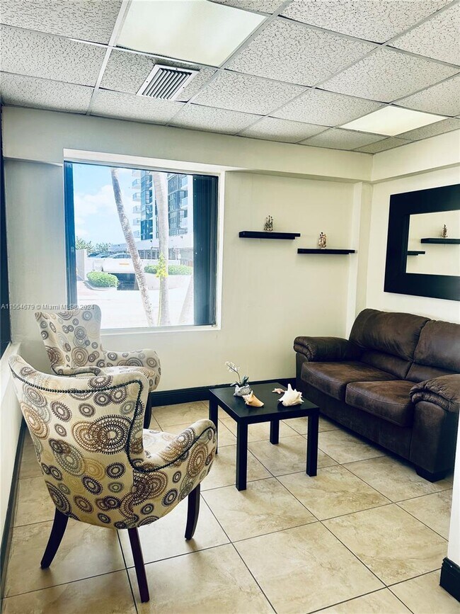 Foto del edificio - 6444 Collins Ave