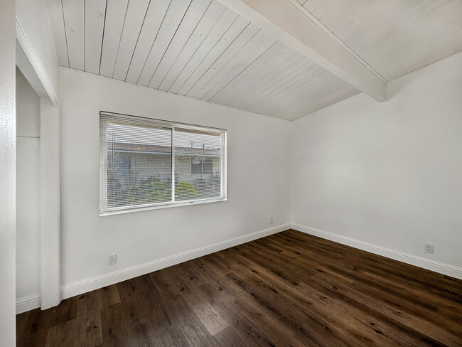 Room 1 - 337 N K St