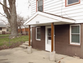 Building Photo - 722 13th Ave