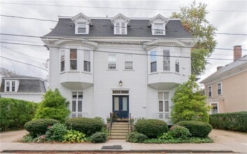 Building Photo - 67 Perry St
