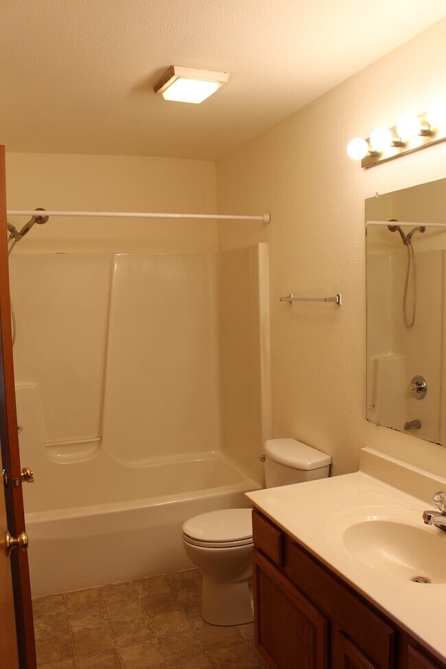 Foto del edificio - 1132 Heritage Ct
