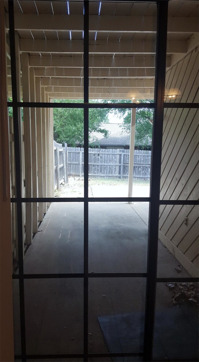 Building Photo - 2309 N Lakeview Ct