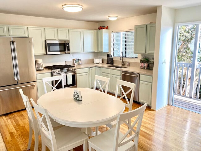 Building Photo - 4545 Carpinteria Ave