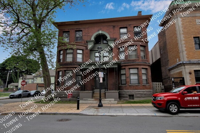 Building Photo - 215 Allen St