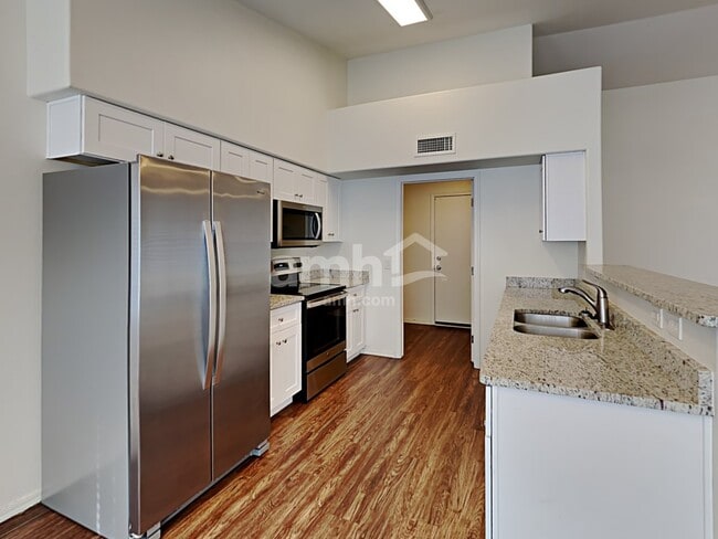 Building Photo - 8523 W Acapulco Ln