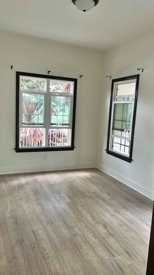 Building Photo - 4057 W 28th St