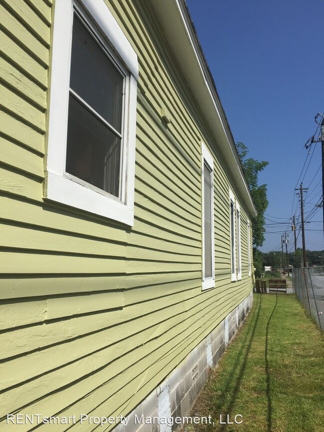 Building Photo - 3 br, 1 bath House - 2440 Marion Street