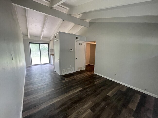 Foto del edificio - 2810 Grants Pkwy