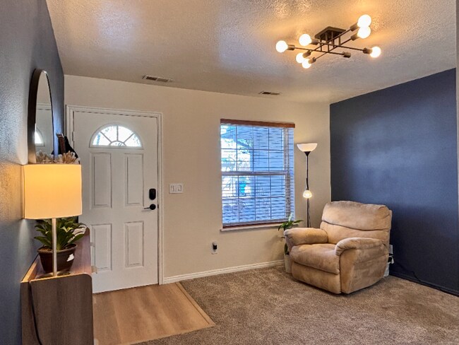 Foto del edificio - 408 Spring Ln