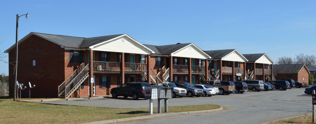 Primary Photo - Cedar Ridge Apartments