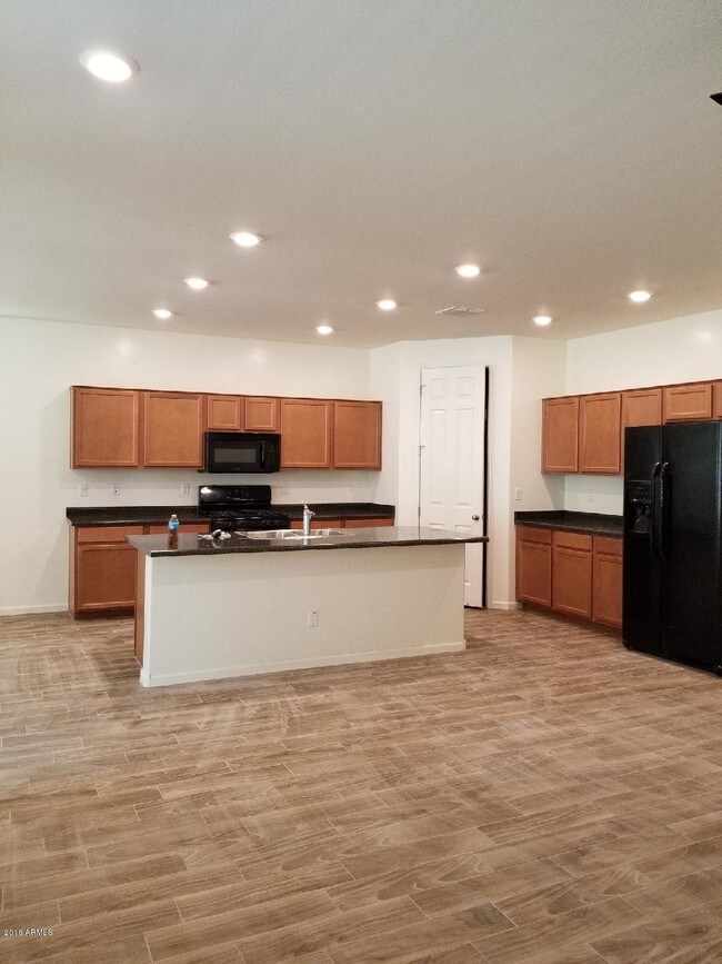 Foto del edificio - 4861 S Ellesmere St