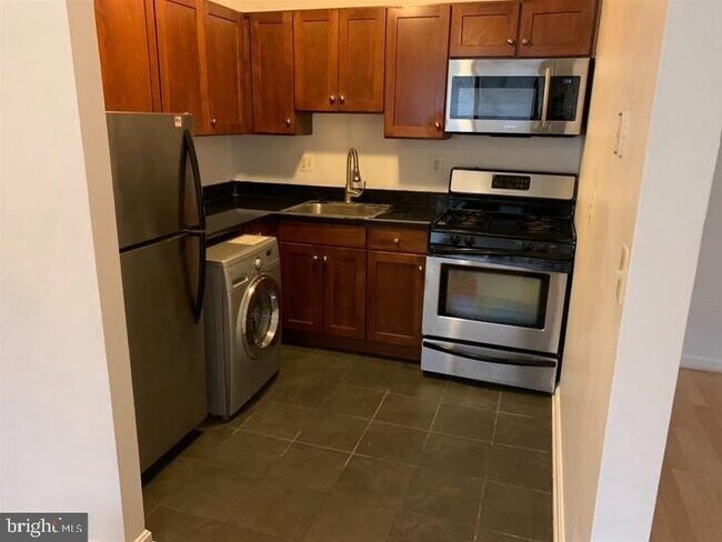 Foto del edificio - 3107 Naylor Rd SE