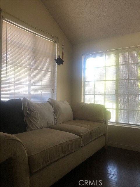 Foto del edificio - 21235 Cottonwood Ln