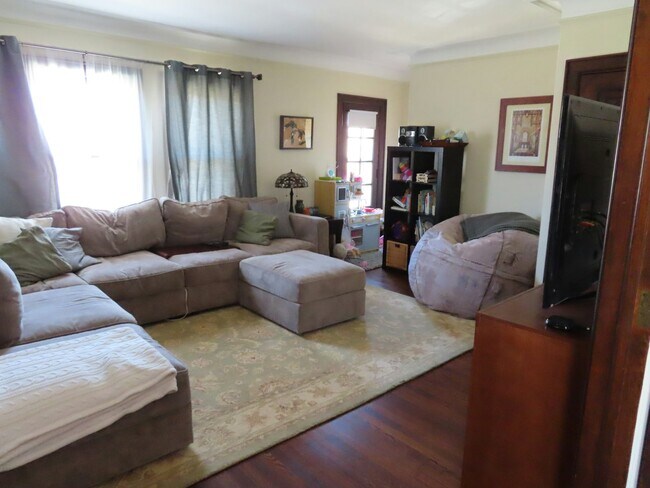 Foto del edificio - 1157 Beaconsfield Ave