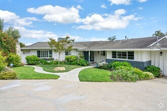 Building Photo - 5827 La Jolla Mesa Dr