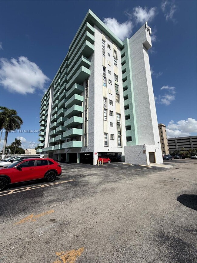 Building Photo - 1825 W 44th Pl