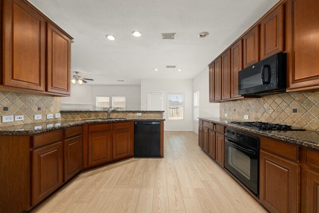 Foto del edificio - 21426 Venture Park Dr
