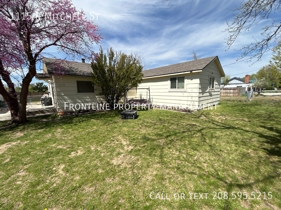Primary Photo - 1115 N Mitchell St