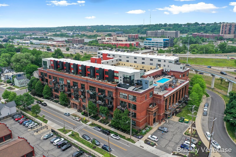 Foto principal - 600 Broadway Ave NW