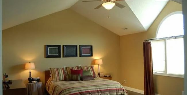 Building Photo - 1613 S 50th Pl