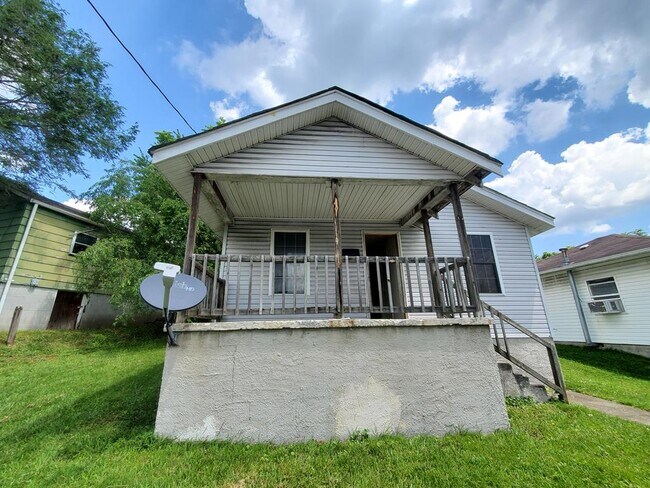 Building Photo - 773 S Fayette St