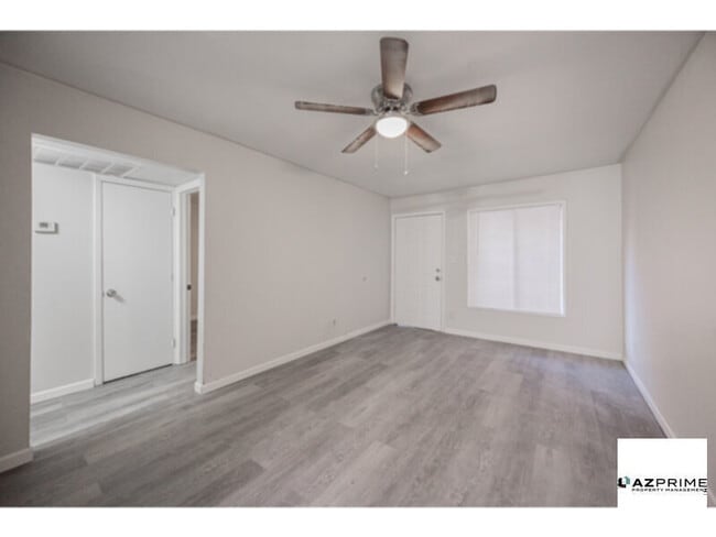 Foto del edificio - Enjoy The Perfect Blend Of Style And Convenience In This Beautifully Remodeled 2/1 Mesa 4-Plex Unit.