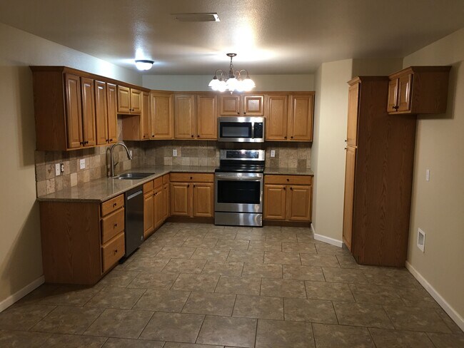 Foto del edificio - 3615 Clemens Rd