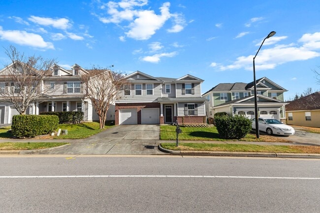 Foto del edificio - 5023 Lake Grove Blvd