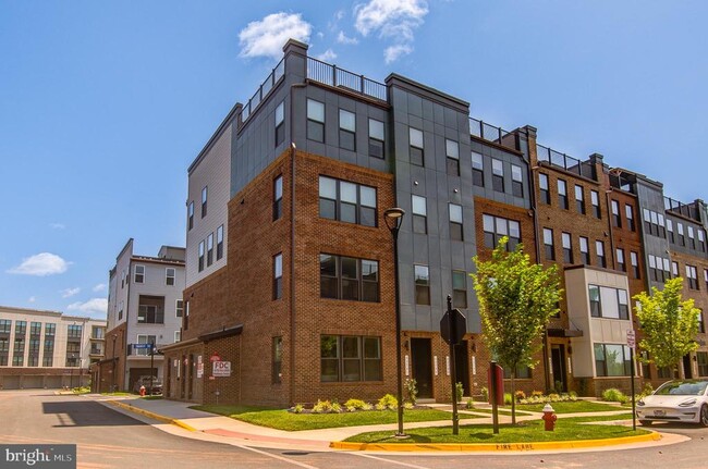 Building Photo - 43792 Middleway Ter