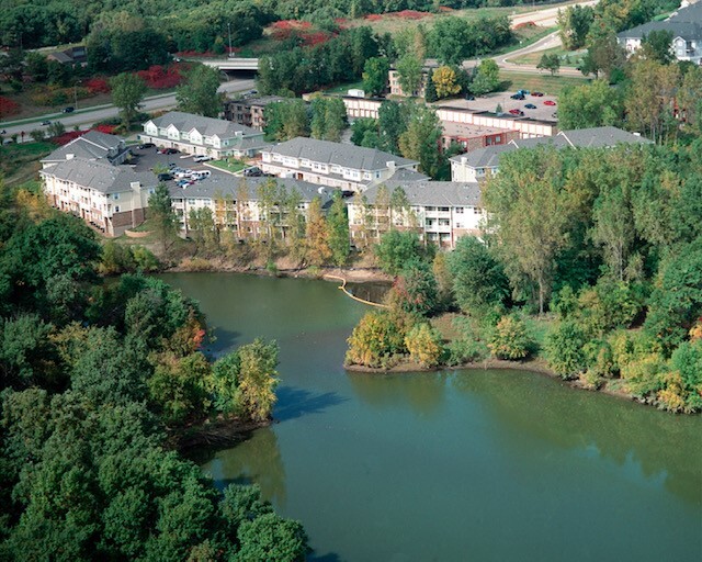 Building Photo - Hidden Ponds