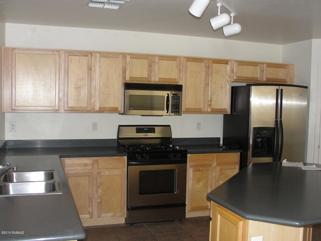 Building Photo - 4215 E Stone River Dr