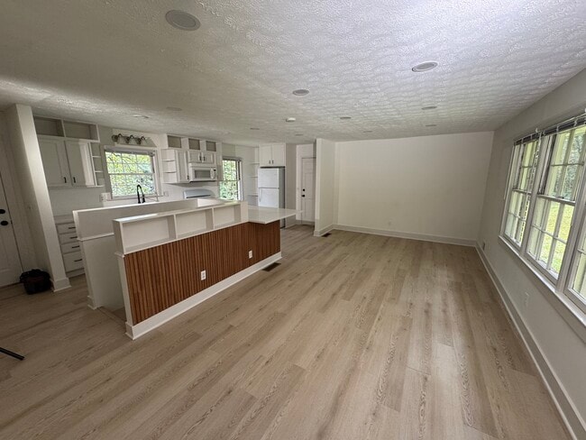 Building Photo - 2289 Addison Rd NE