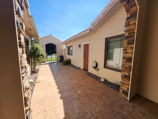 Foto del edificio - Tuscan-Style Townhome for Rent – Prime Ken...