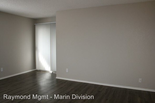 Foto del edificio - 6500 Country Club Dr